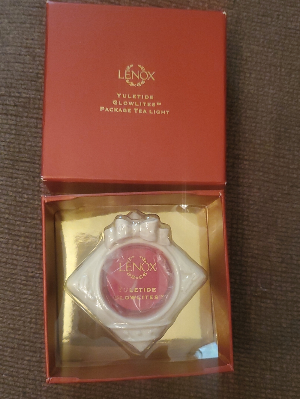 Lenox  candle & Holiday Red Set